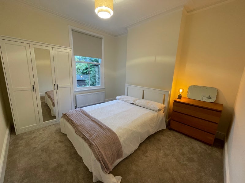Room Calabria Road in Greater London