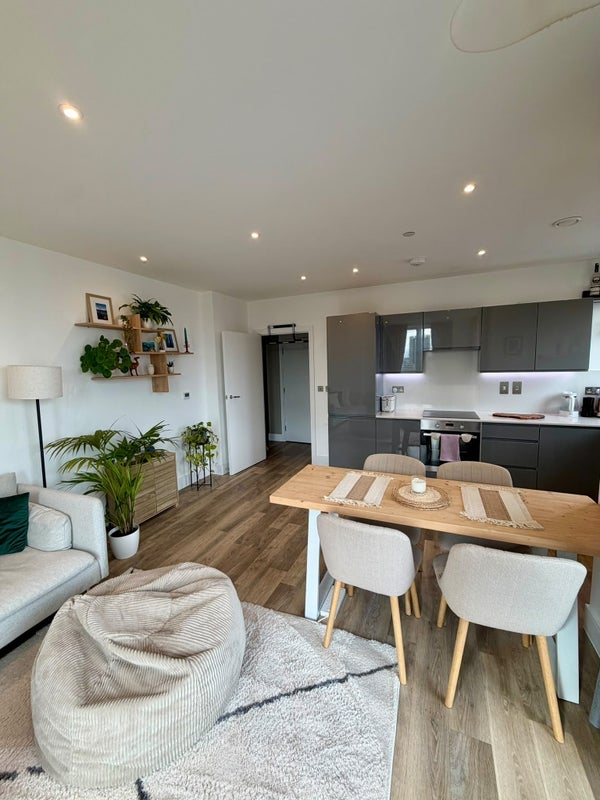 Flat York Road in Greater London