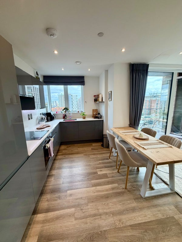 Flat York Road in Greater London