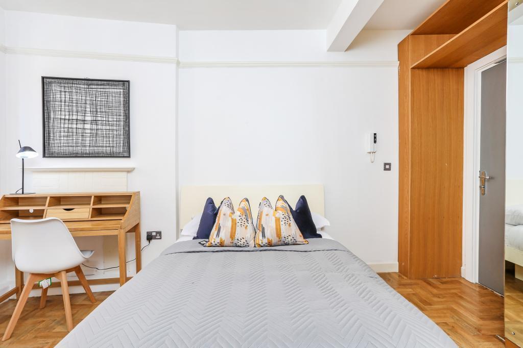 Room Vauxhall Bridge Road in City of Westminster