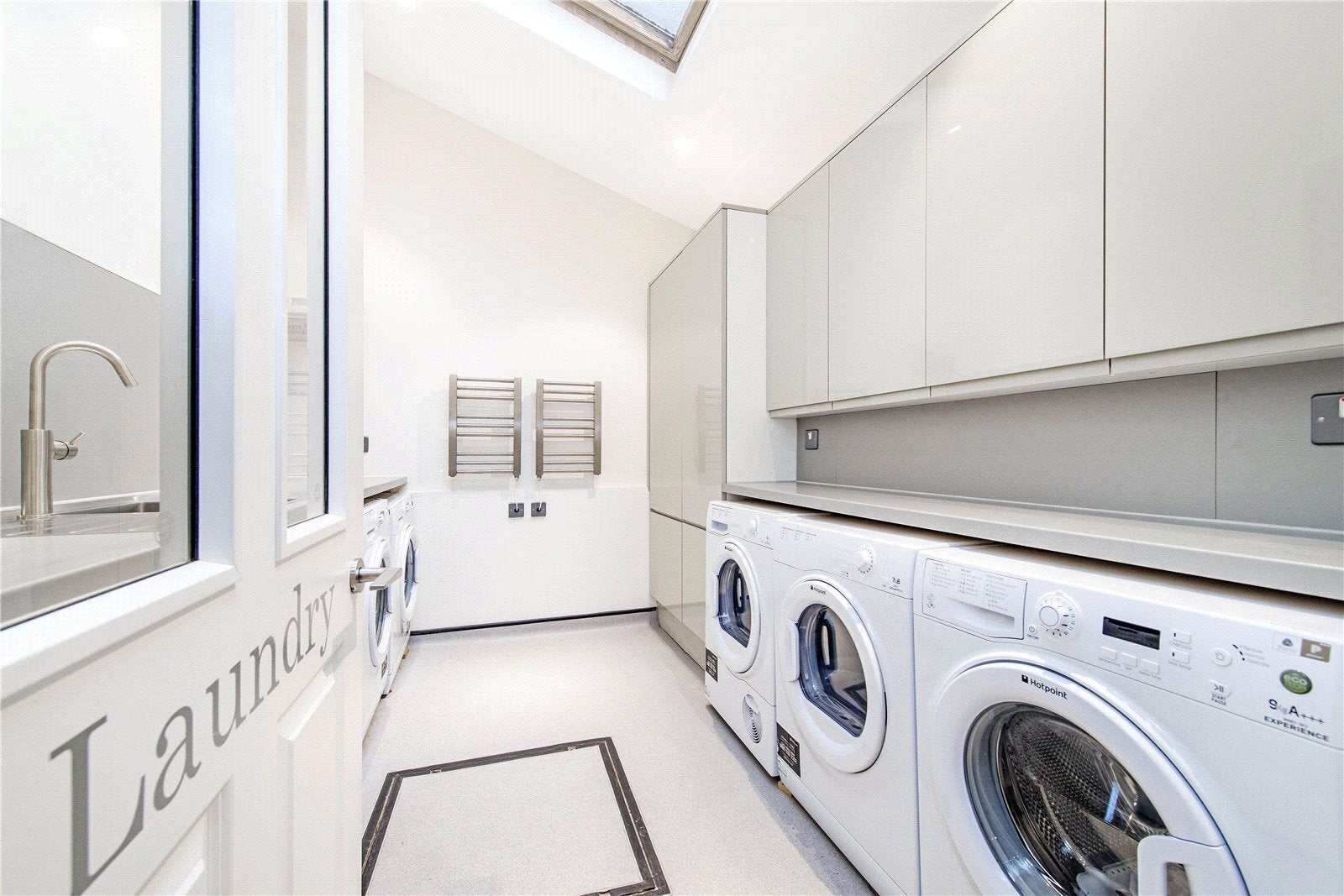 Room Vauxhall Bridge Road in City of Westminster