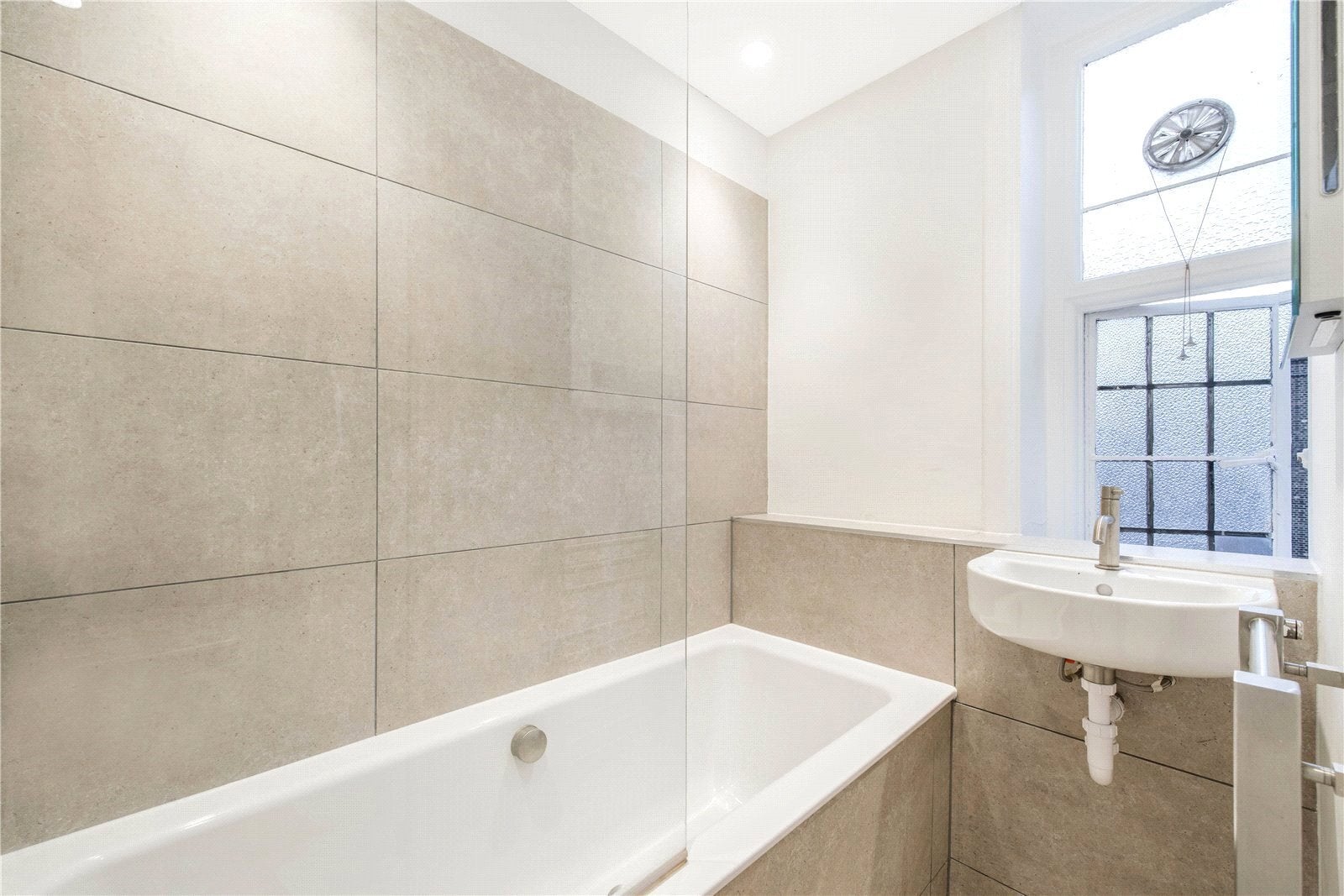 Room Vauxhall Bridge Road in City of Westminster
