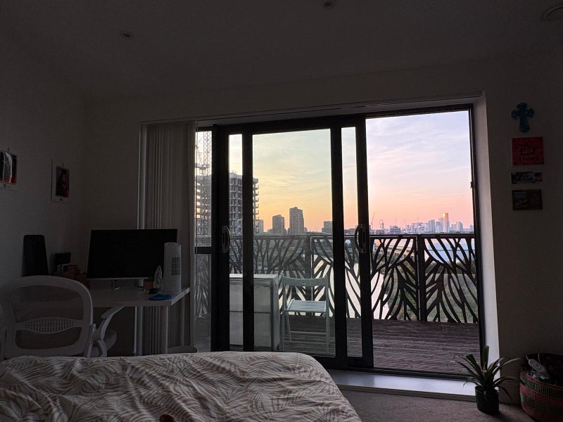Room Leven Road in Greater London