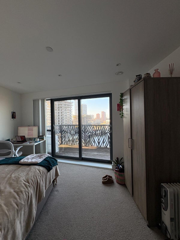 Room Leven Road in Greater London