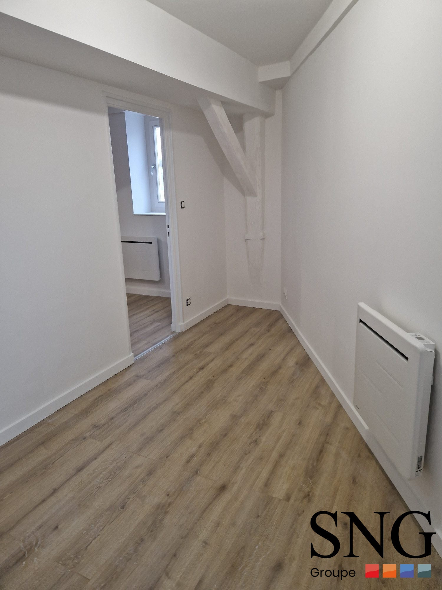 Appartement Piste inconfortable avec des bordures, des montagnes russes et des trous à Arras