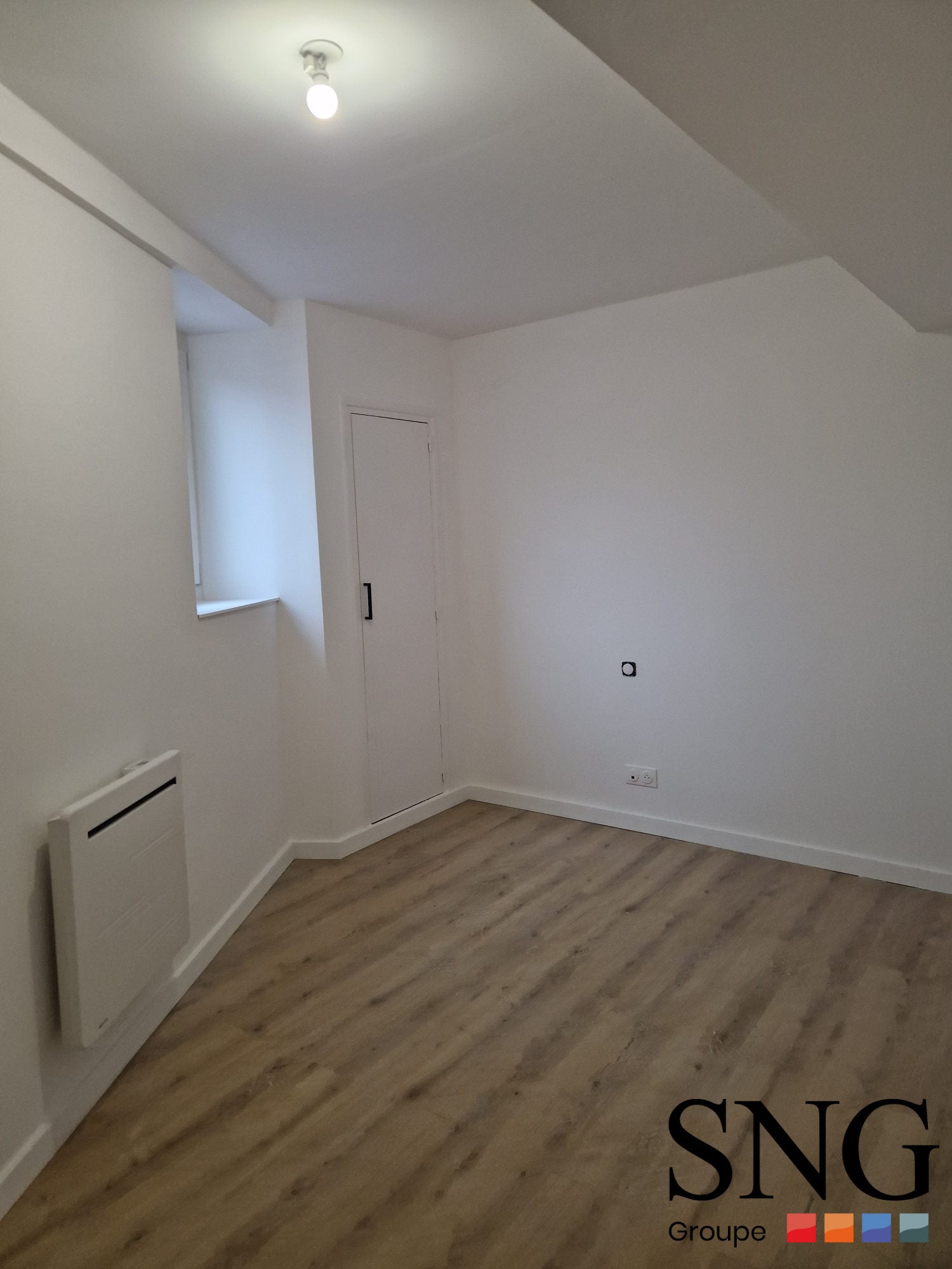 Appartement Piste inconfortable avec des bordures, des montagnes russes et des trous à Arras