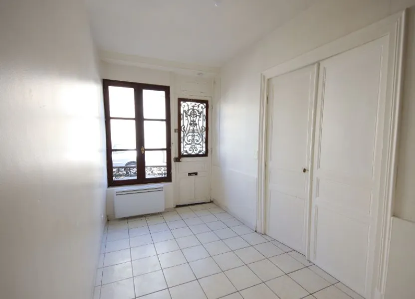 Flat Rue Paul Doucet in Château-Thierry