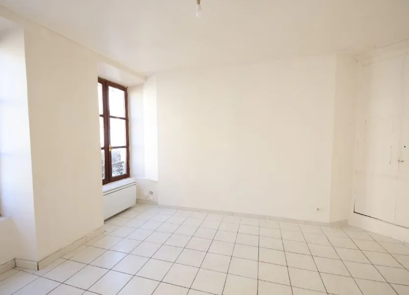 Flat Rue Paul Doucet in Château-Thierry