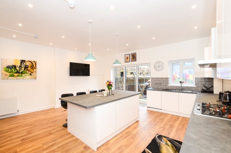 Room Shrewsbury Lane in Greater London