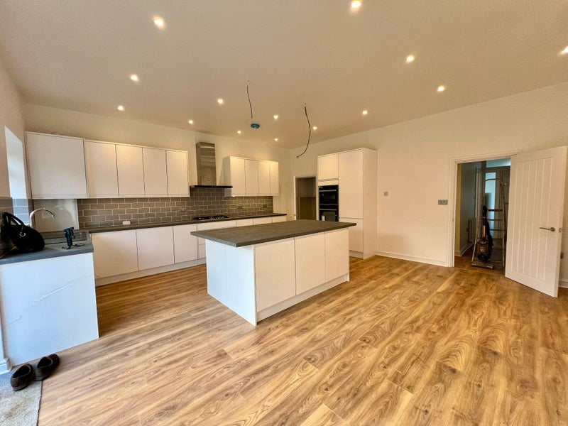 Room Shrewsbury Lane in Greater London