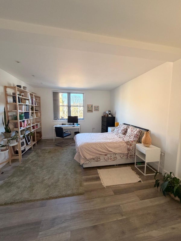Room Harrow Road in Greater London