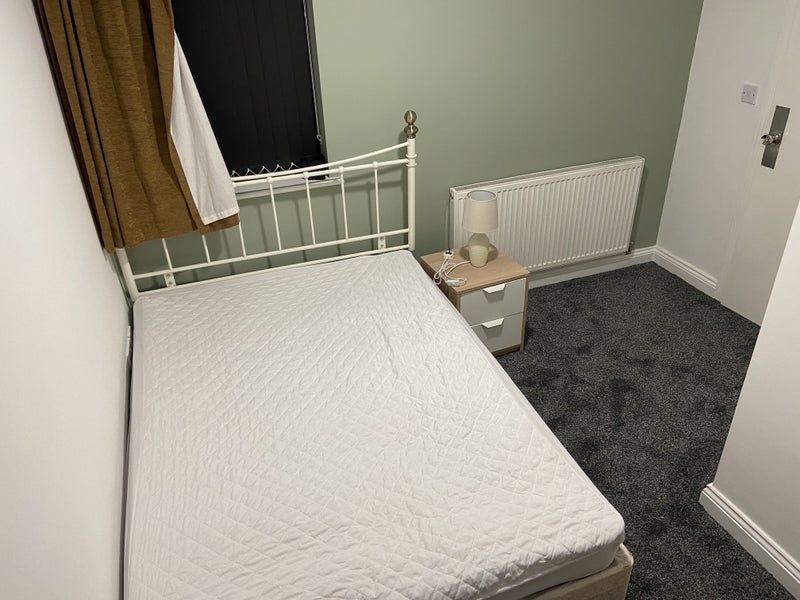Room Winchester Avenue in Leicester