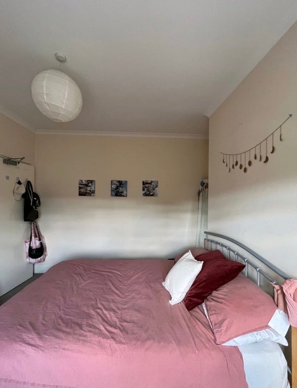 Room Mercers Road in Greater London