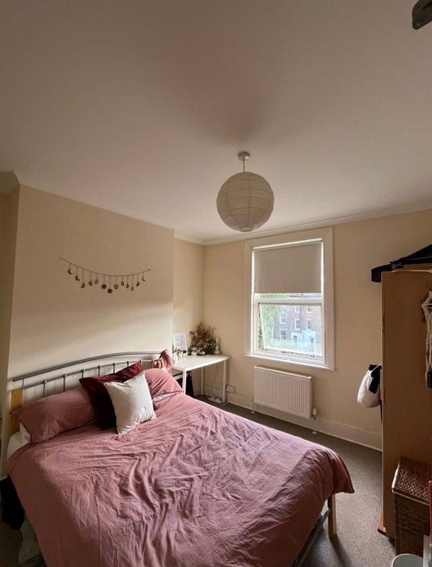 Room Mercers Road in Greater London