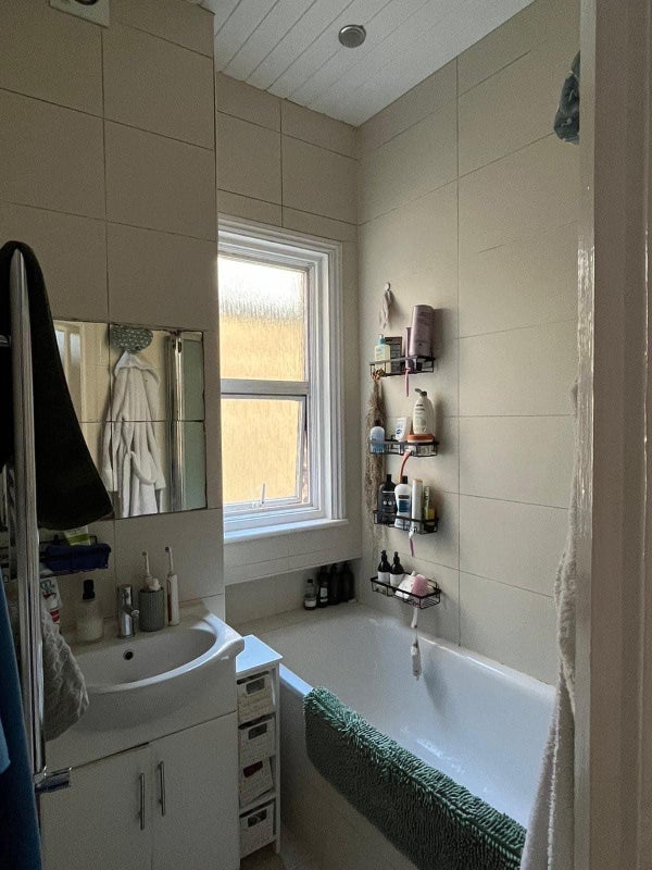 Room Mercers Road in Greater London