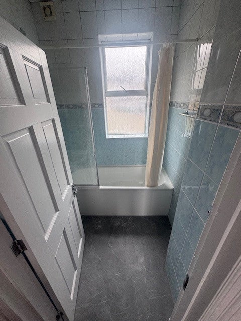 Room Russell Rise in Luton