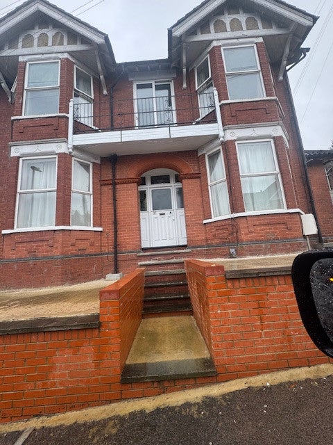 Room Russell Rise in Luton