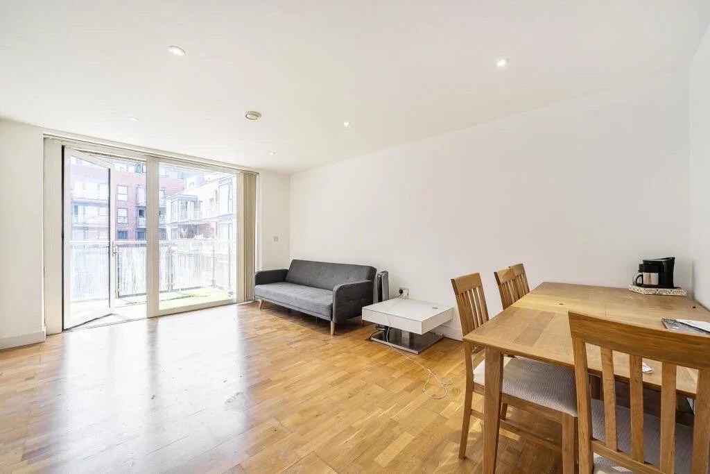 Flat The Cut in Greater London