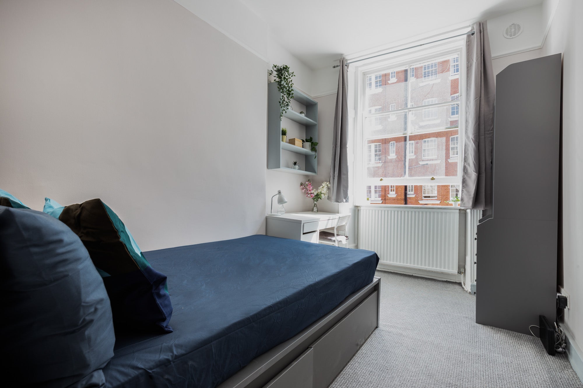 Flat Tavistock Place in Greater London