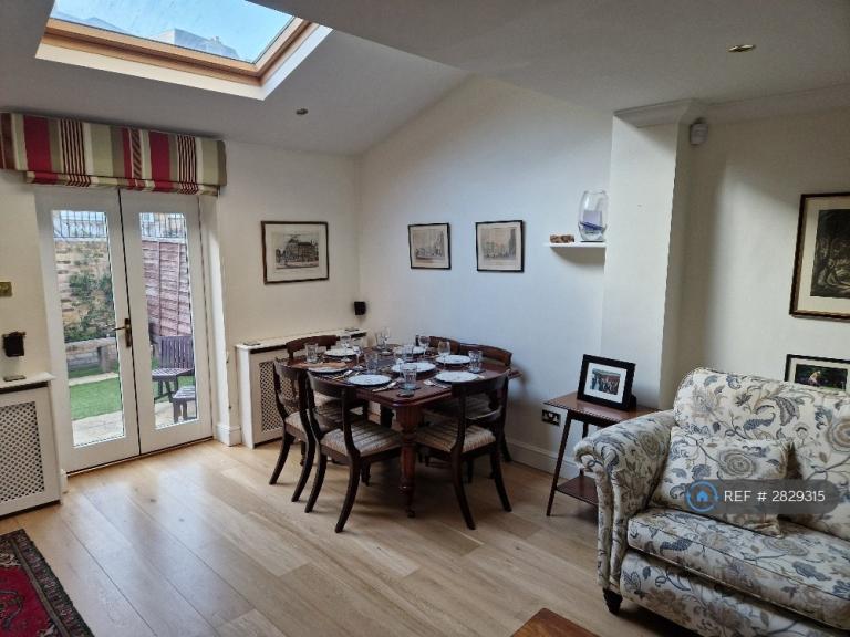 House Timothy Close in Greater London