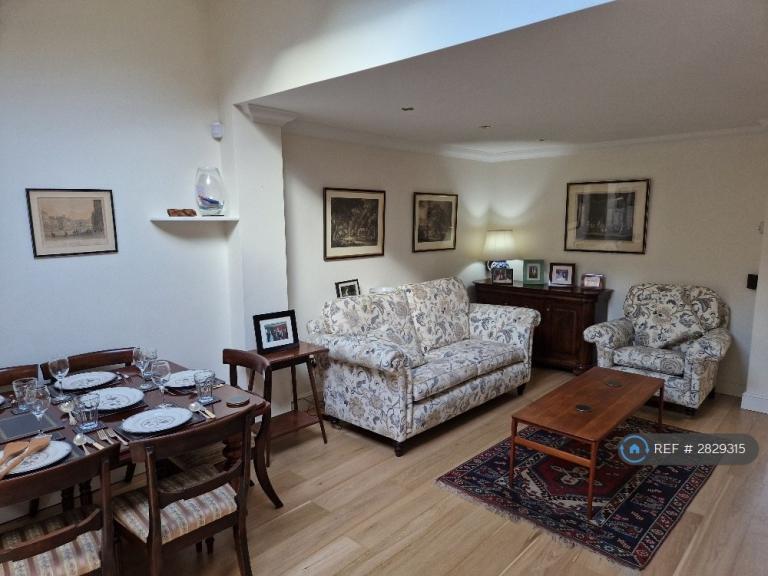 House Timothy Close in Greater London