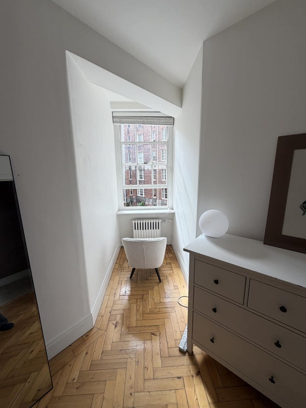 Room Queensway in City of Westminster