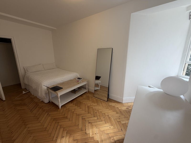 Room Queensway in City of Westminster