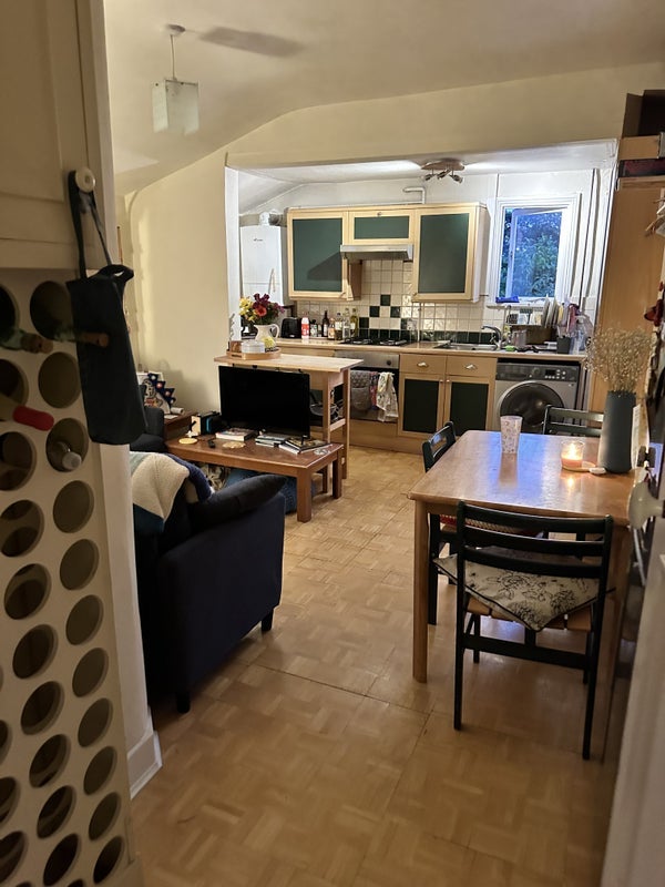 Room Glenfield Road in Greater London