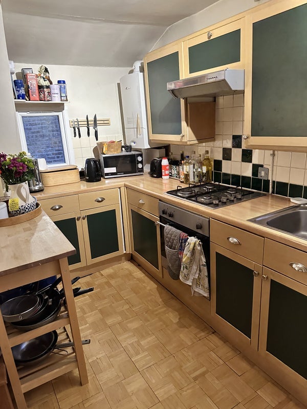 Room Glenfield Road in Greater London