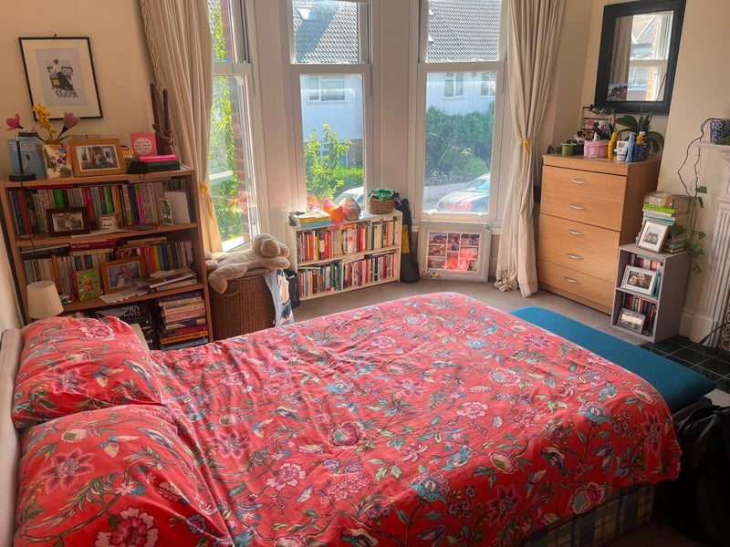 Room Glenfield Road in Greater London
