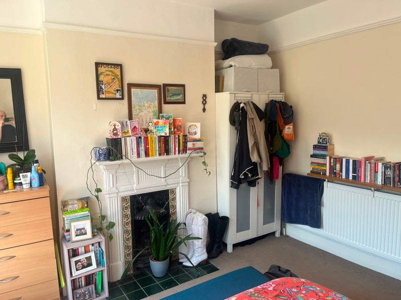Room Glenfield Road in Greater London