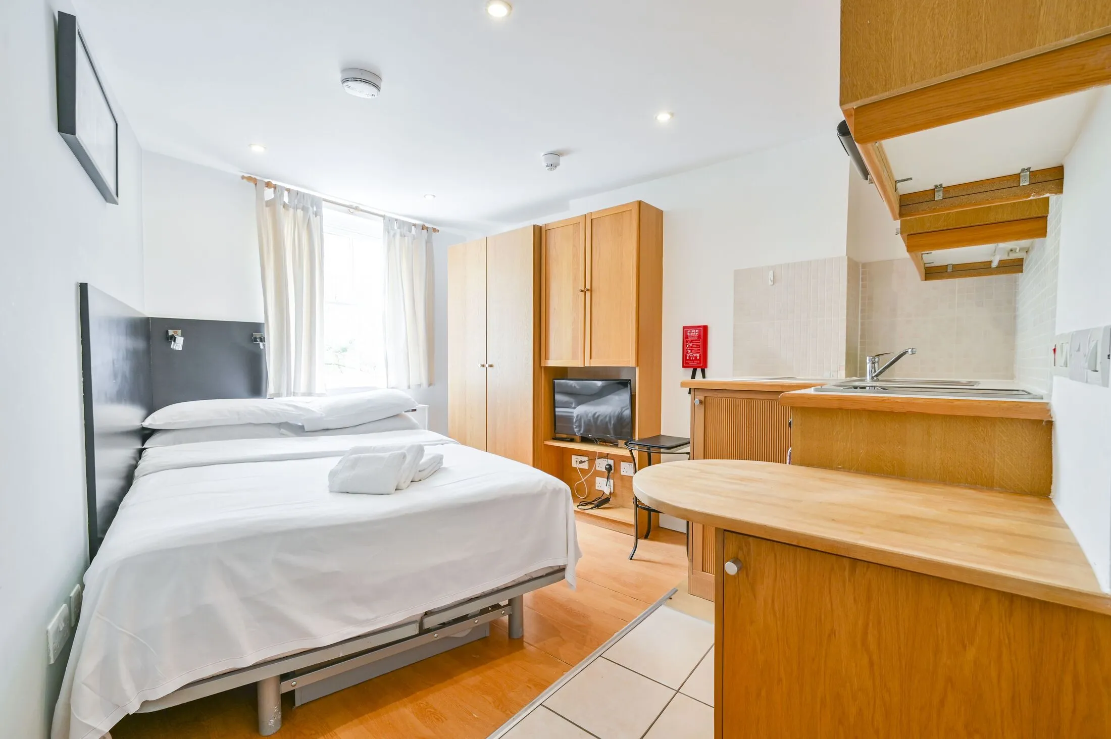 Flat Burton Place in Greater London