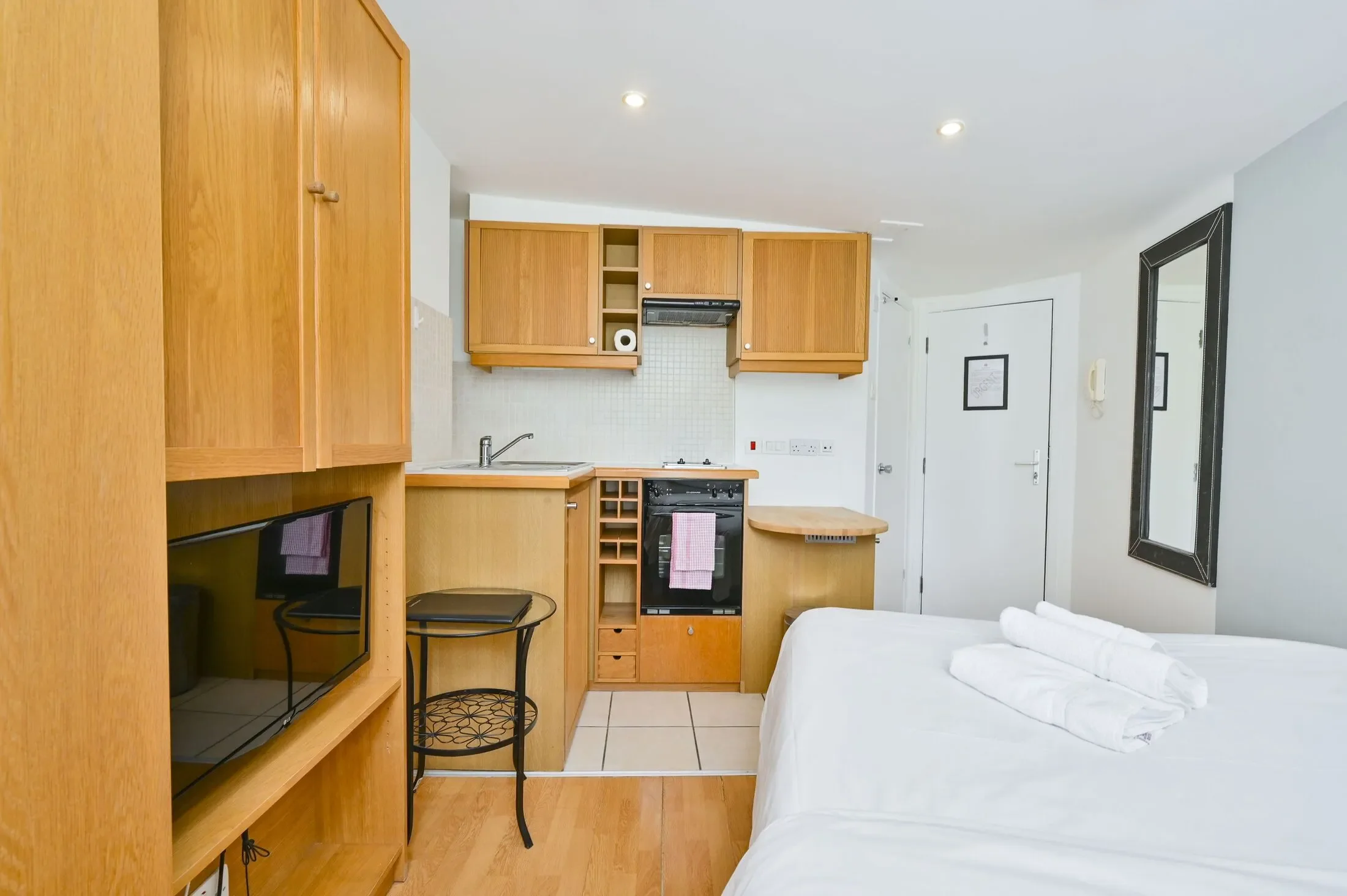 Flat Burton Place in Greater London