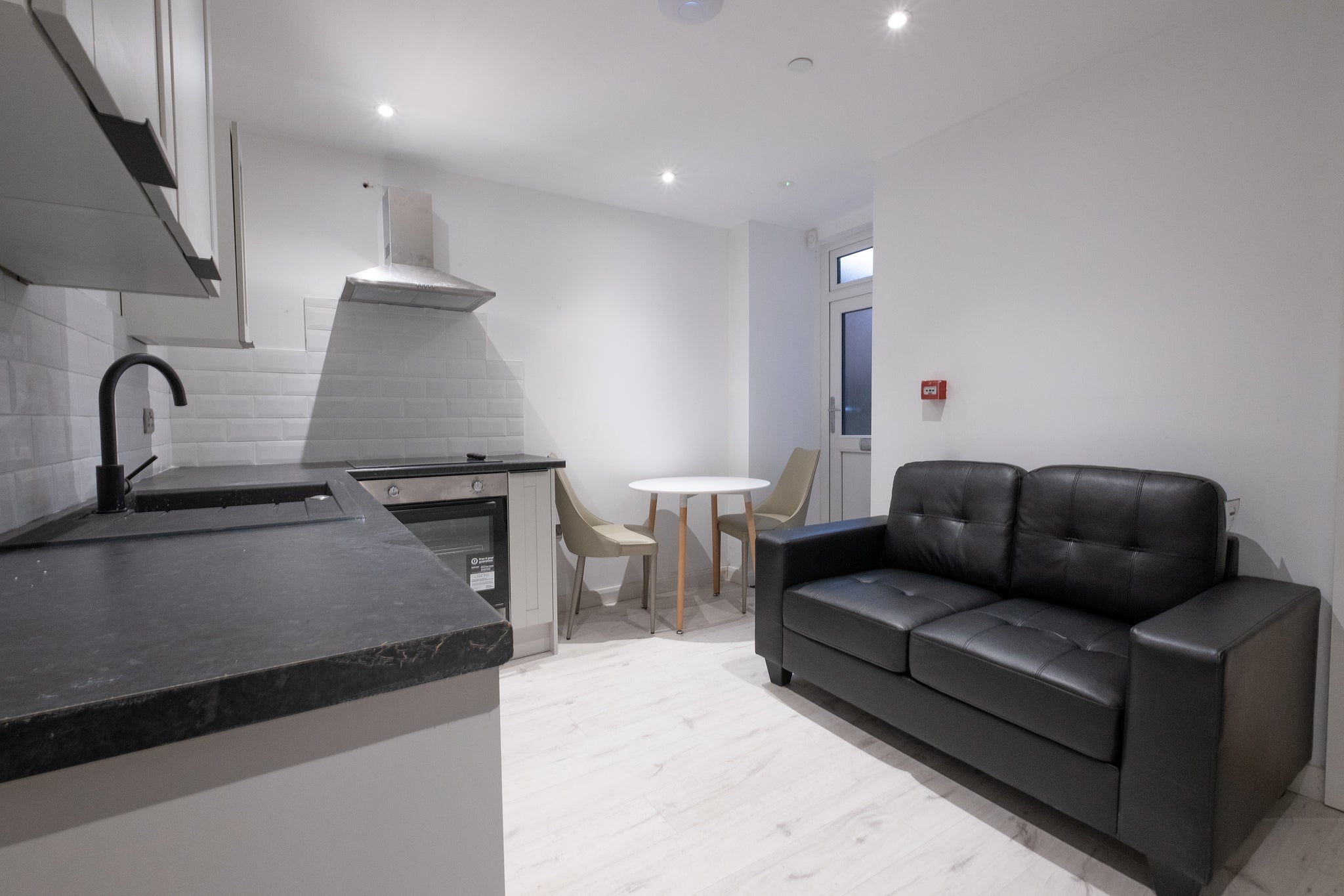 Flat Mansel Street in Castle
