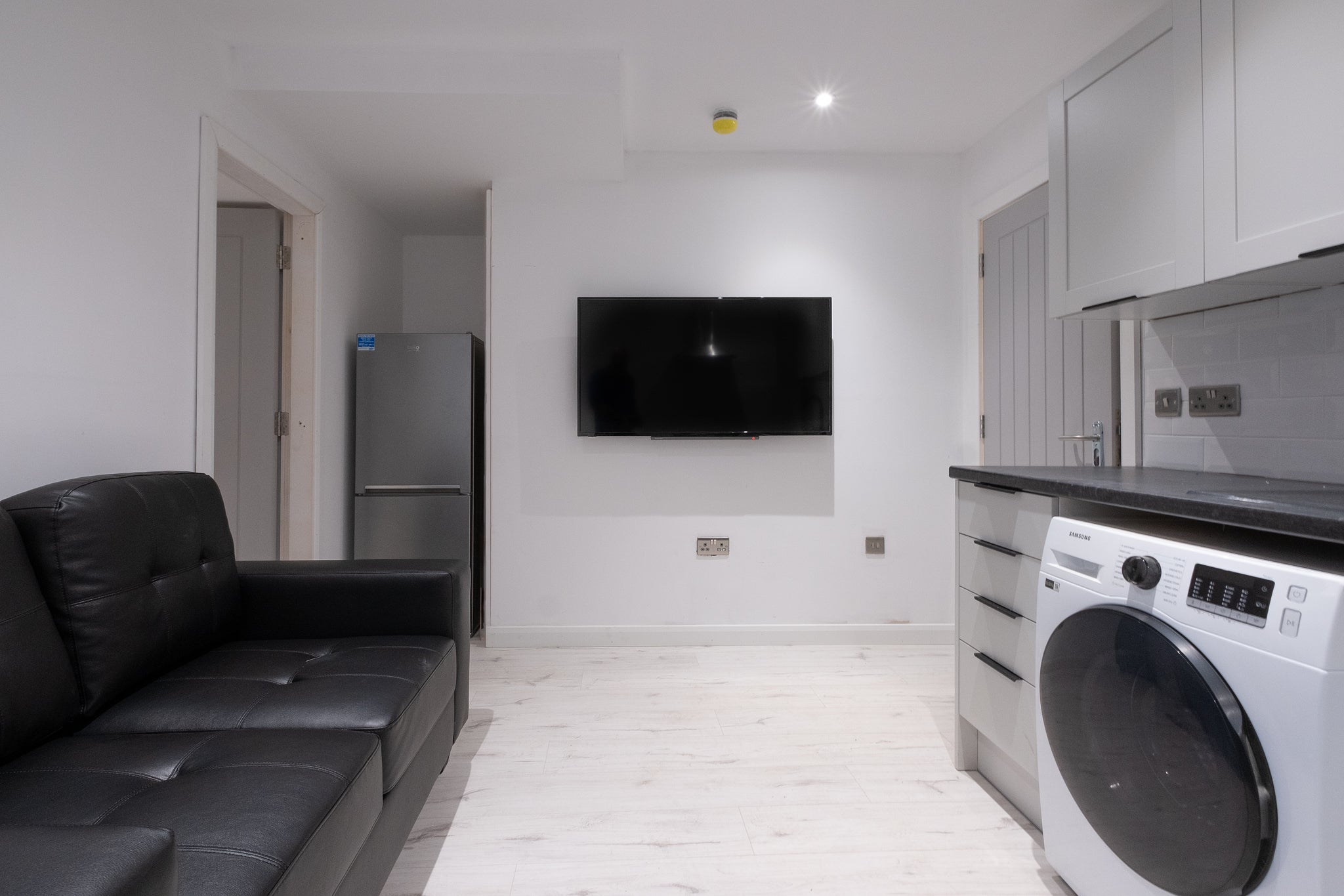Flat Mansel Street in Castle