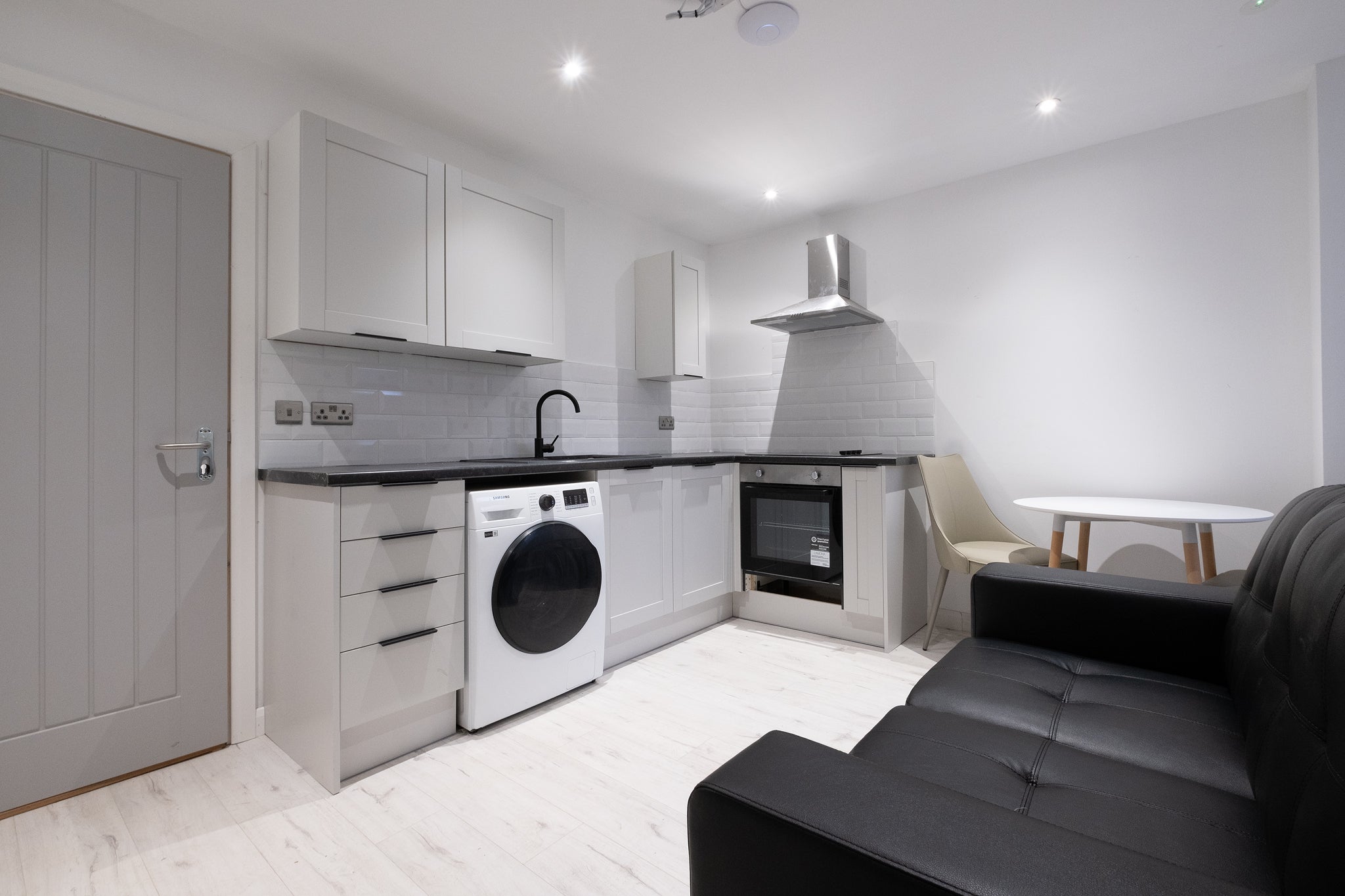 Flat Mansel Street in Castle