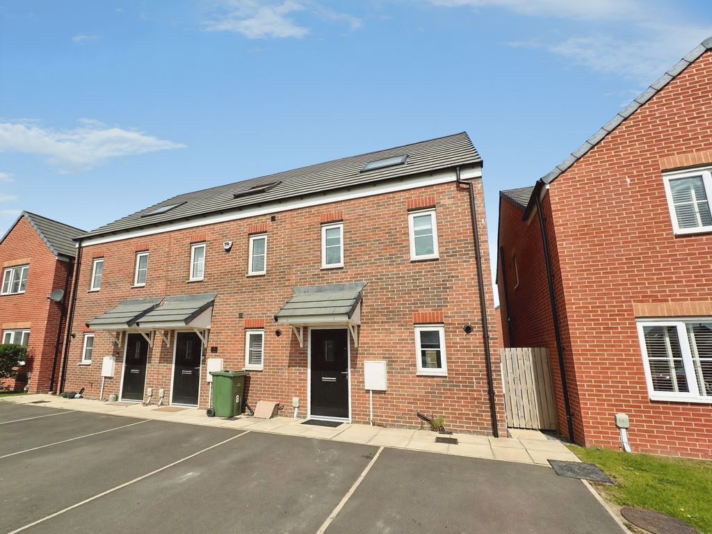 House Walton Heath Way in Ashington