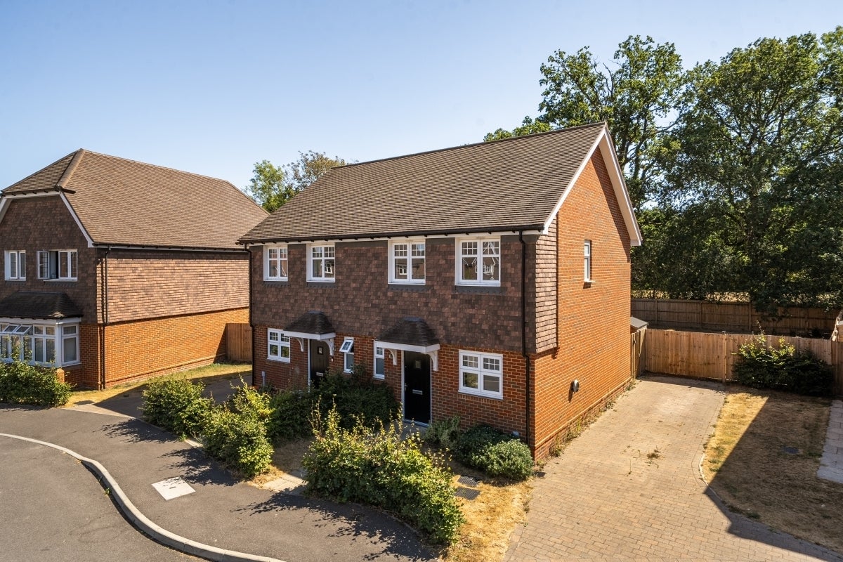 House Hollyview Close in Chichester