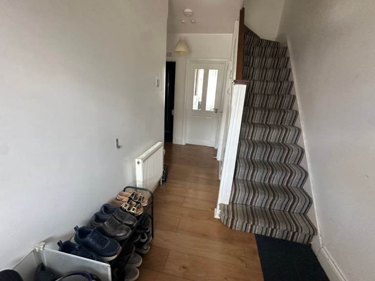 Room Boxmoor Road in Greater London