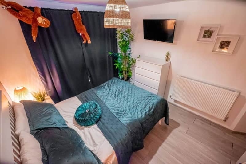 Room Farm Brook Court in Northampton