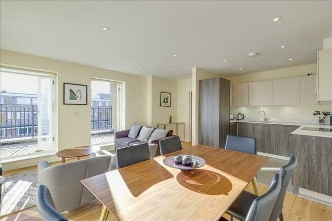 Room Lakenham Place in Greater London