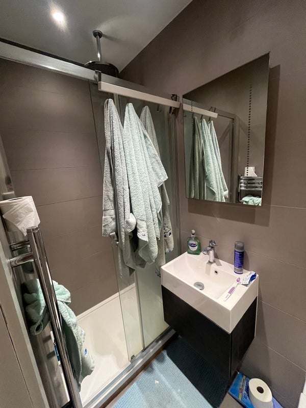 Room Lakenham Place in Greater London