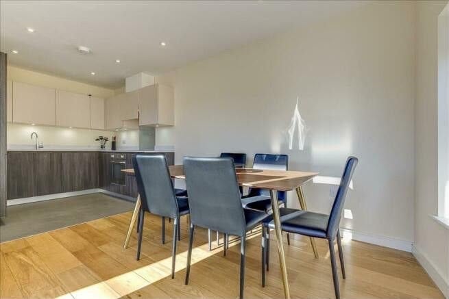 Room Lakenham Place in Greater London