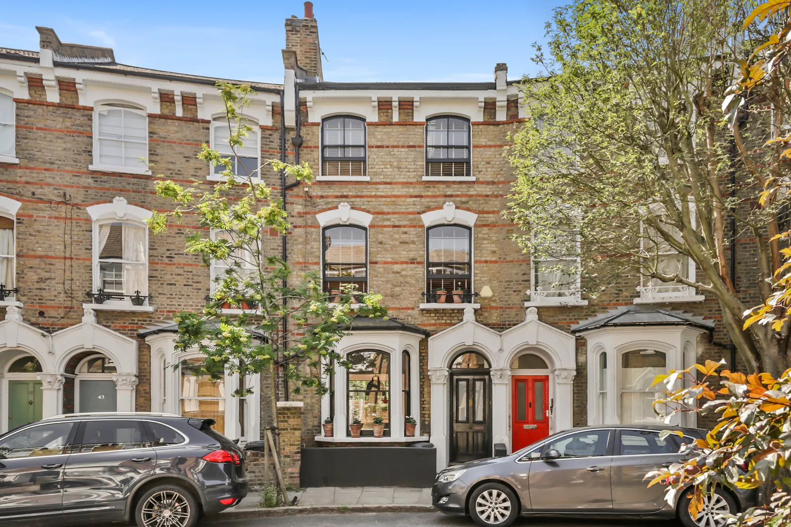 House Lough Road in Greater London