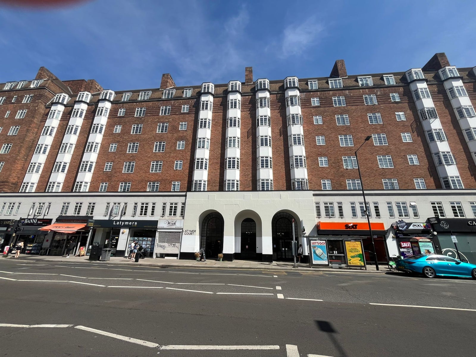 Flat Hammersmith Bridge Road in Greater London