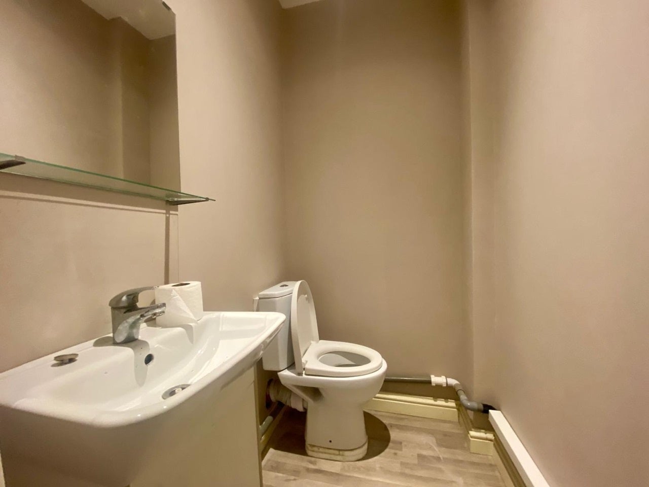 Room Northwood Road in Greater London