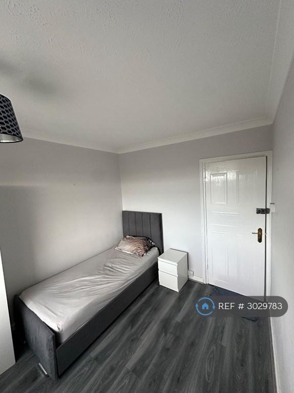 Room Wayfield Road in Chatham