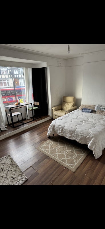 Room Brighton Road in Greater London
