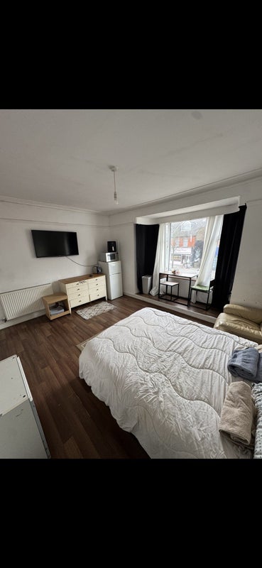 Room Brighton Road in Greater London
