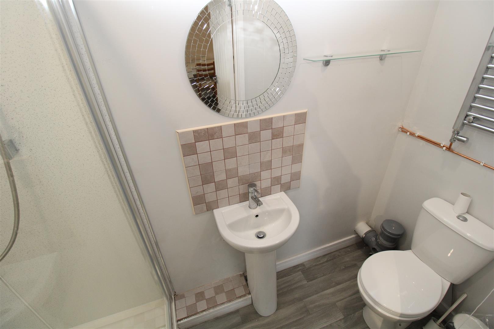 Flat Kingsland Terrace in Pontypridd